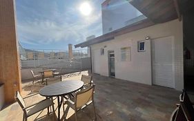 PRAIA DAS TONINHAS-UBATUBA-Apartamento novo